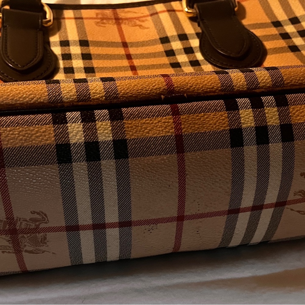 Authentic Medium Beautiful Handbag - image 4